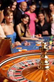 Tampilan aplikasi tamu bet di layar smartphone menampilkan permainan Mahjong Ways